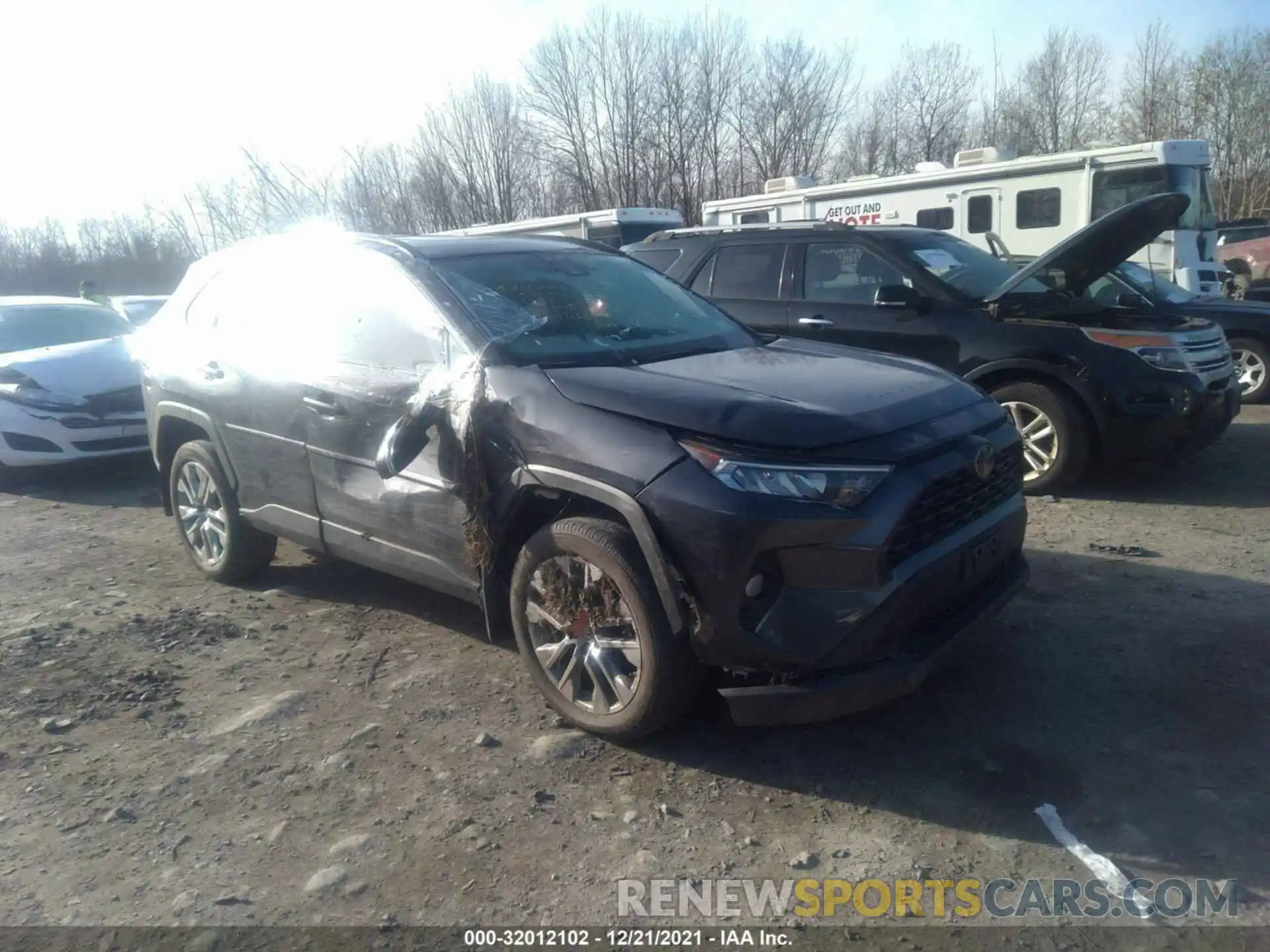 1 Photograph of a damaged car 2T3A1RFV9KW054081 TOYOTA RAV4 2019