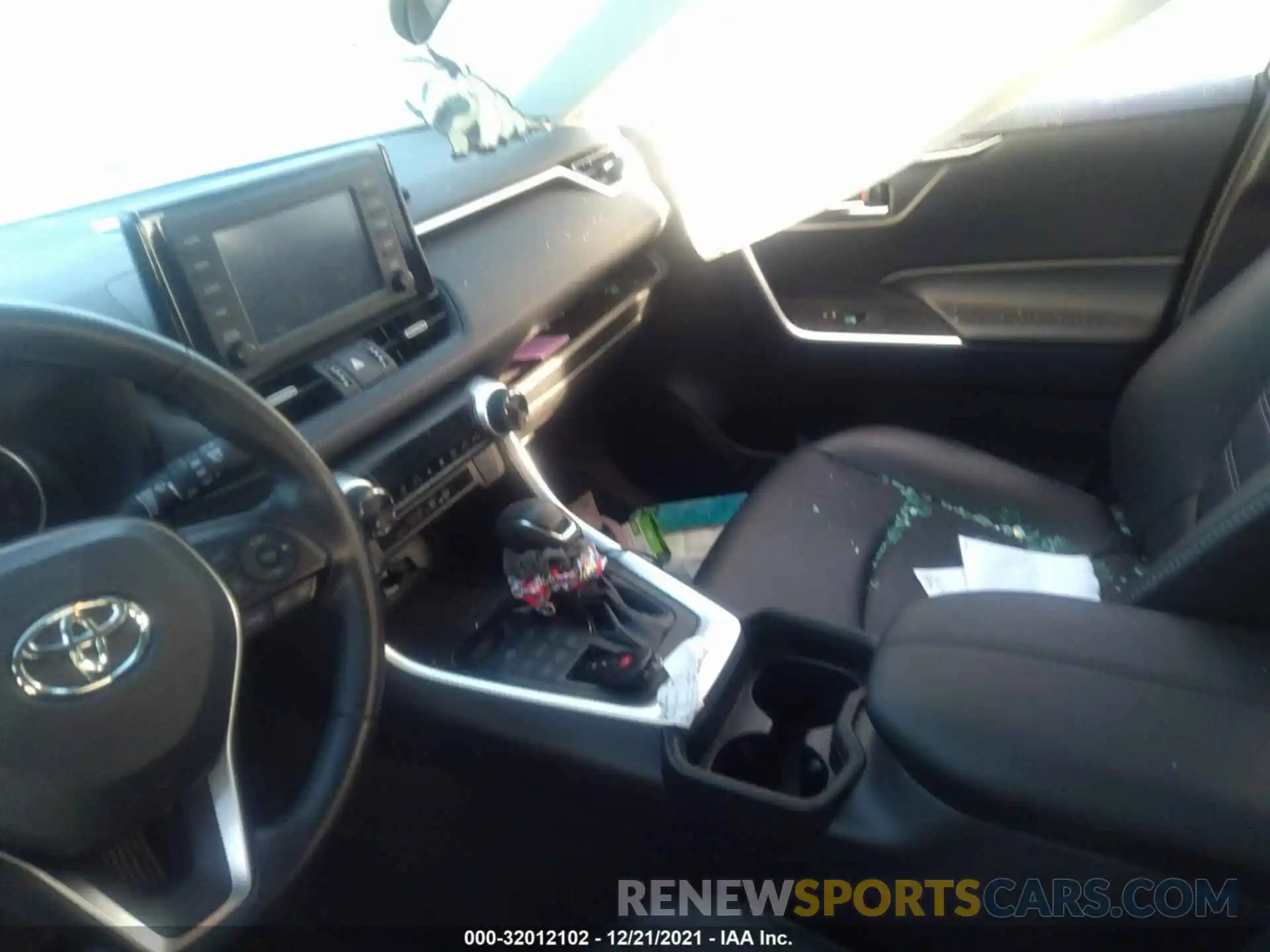 5 Фотография поврежденного автомобиля 2T3A1RFV9KW054081 TOYOTA RAV4 2019