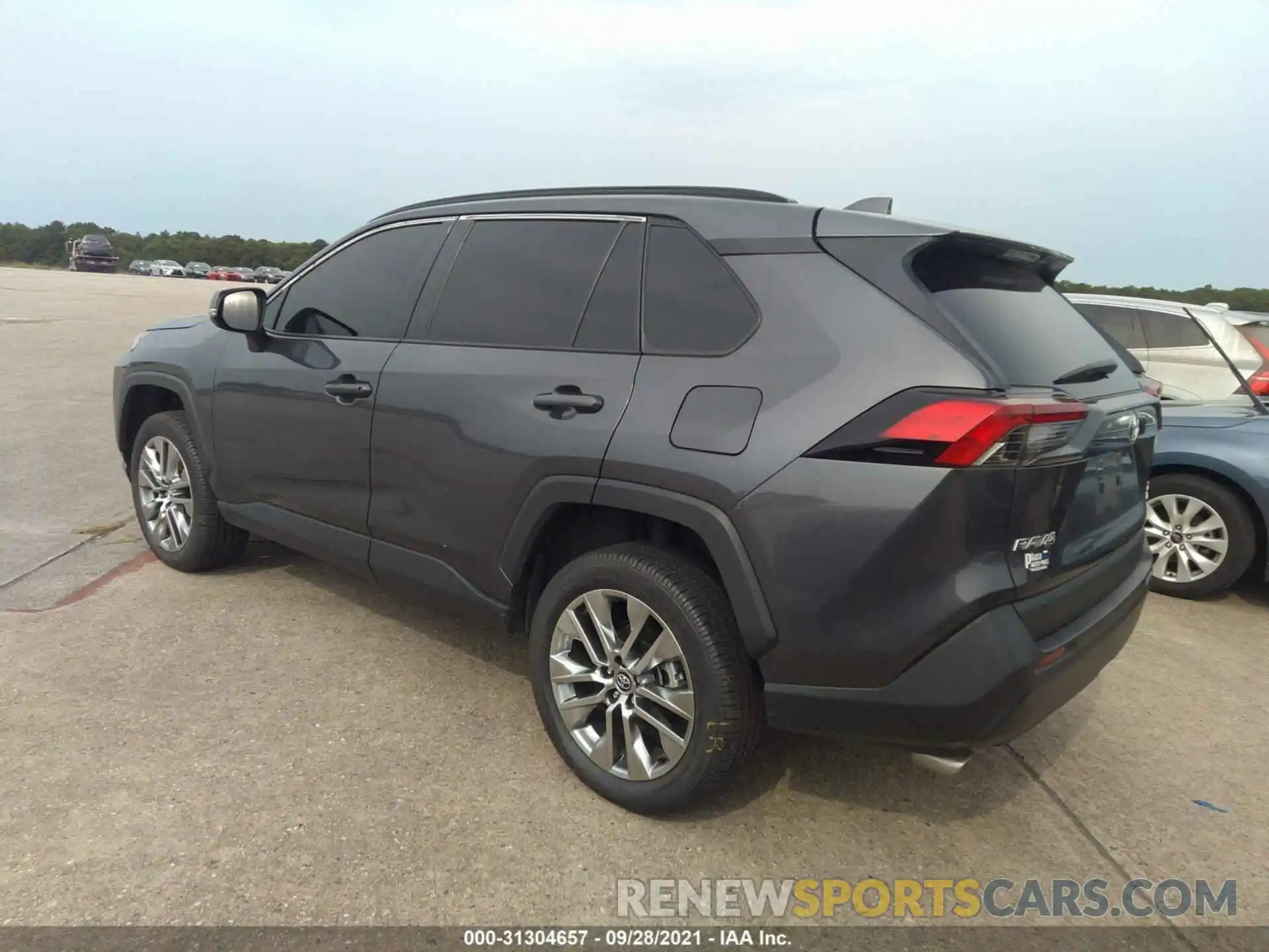 3 Photograph of a damaged car 2T3A1RFV9KW062665 TOYOTA RAV4 2019