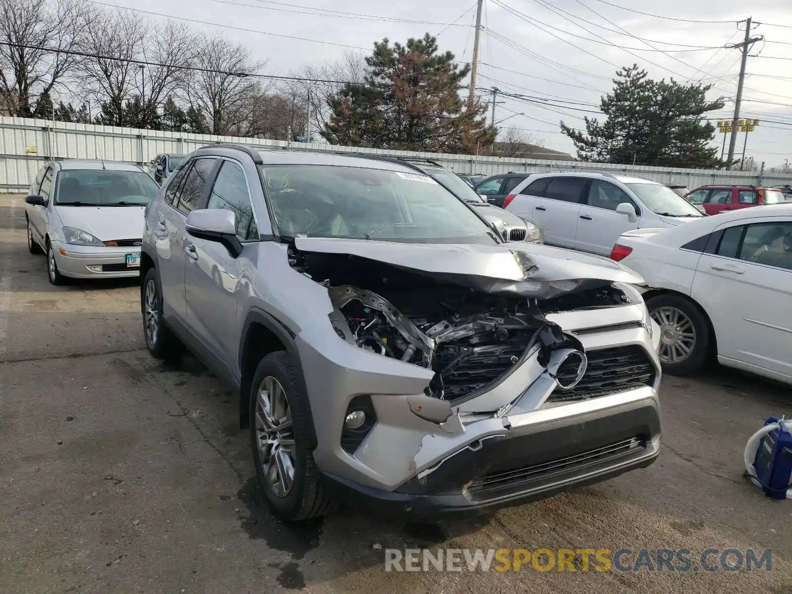 1 Photograph of a damaged car 2T3A1RFV9KW076856 TOYOTA RAV4 2019