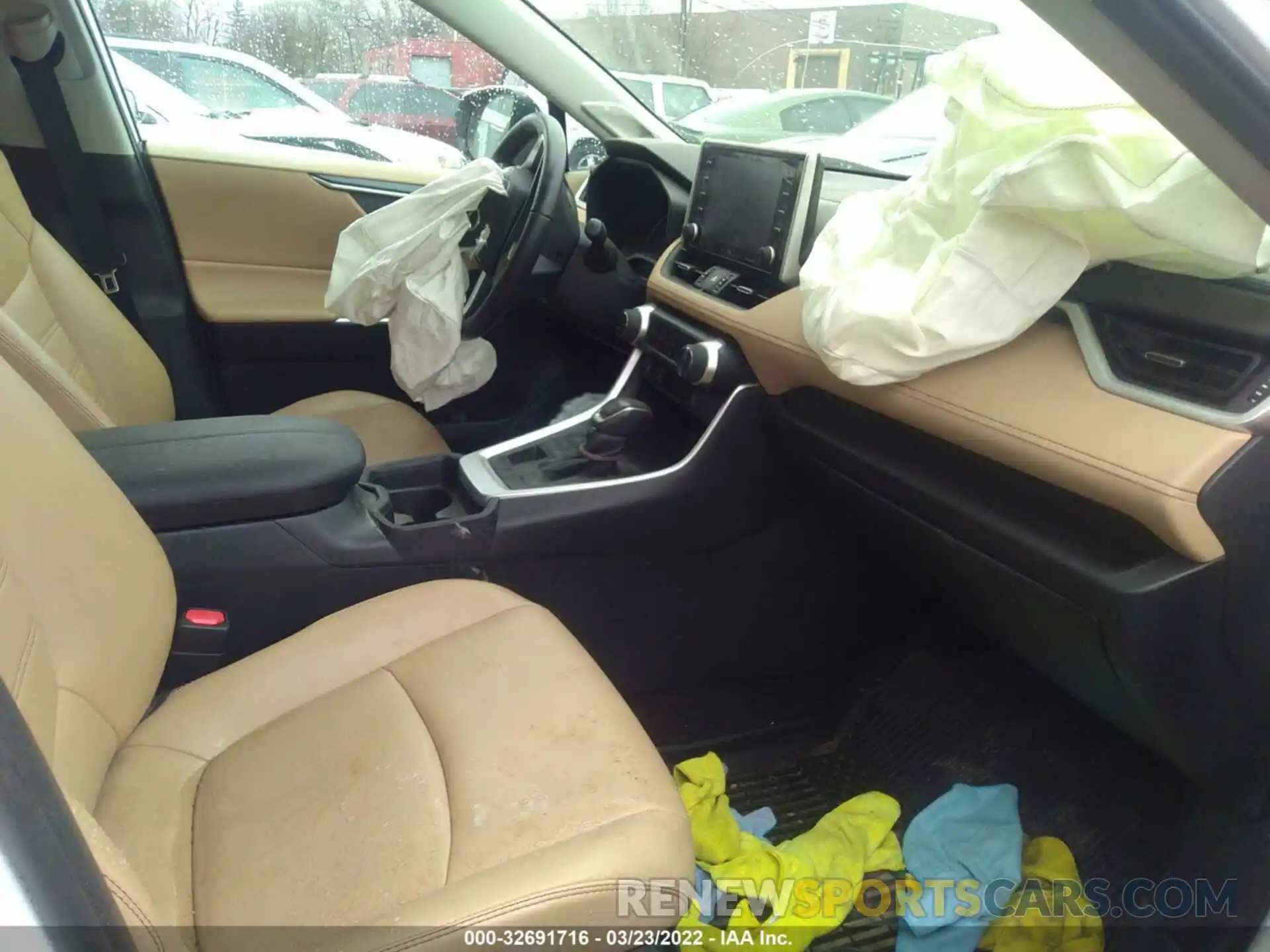 5 Photograph of a damaged car 2T3A1RFVXKC024458 TOYOTA RAV4 2019