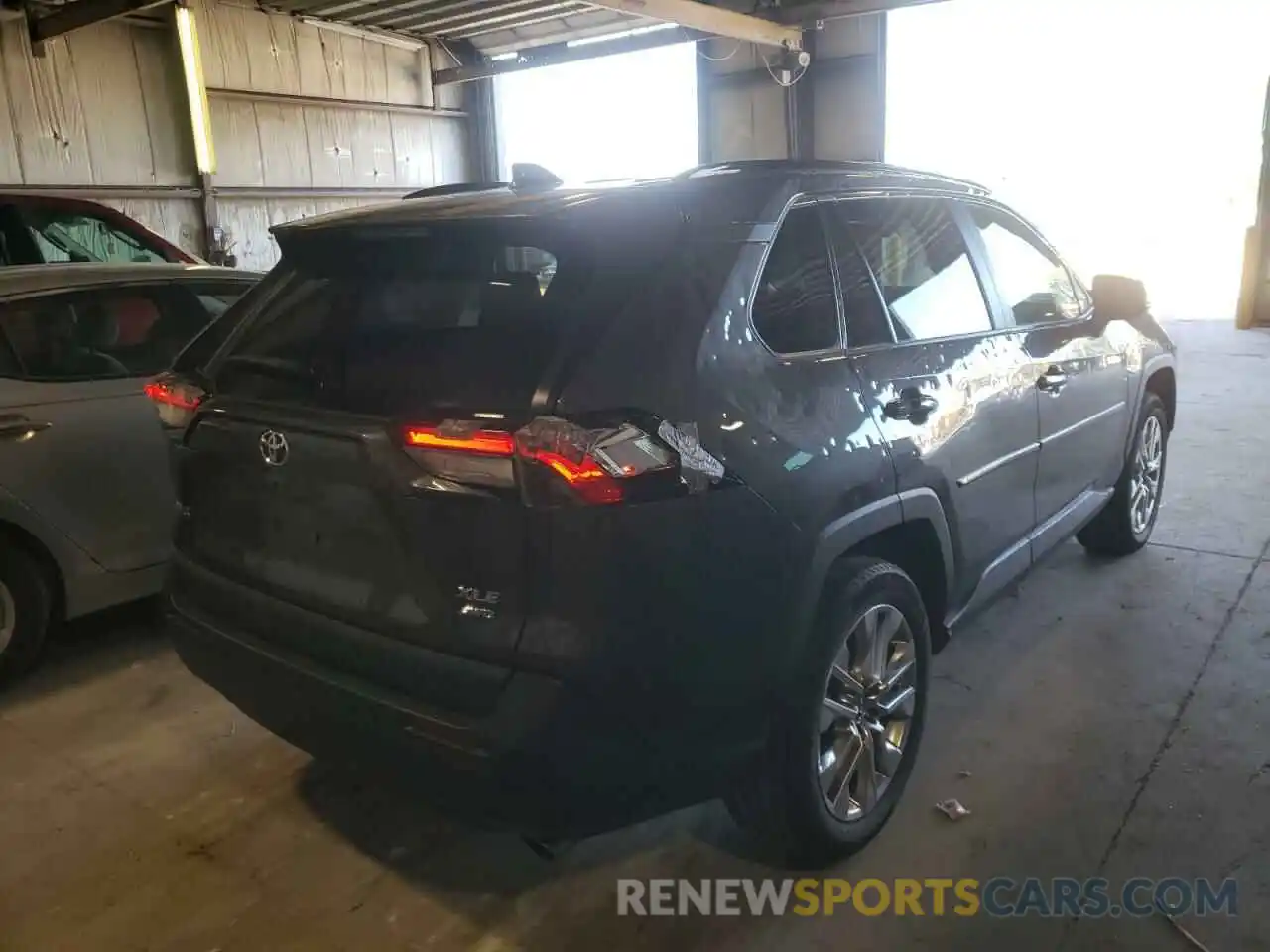 4 Photograph of a damaged car 2T3A1RFVXKW008436 TOYOTA RAV4 2019