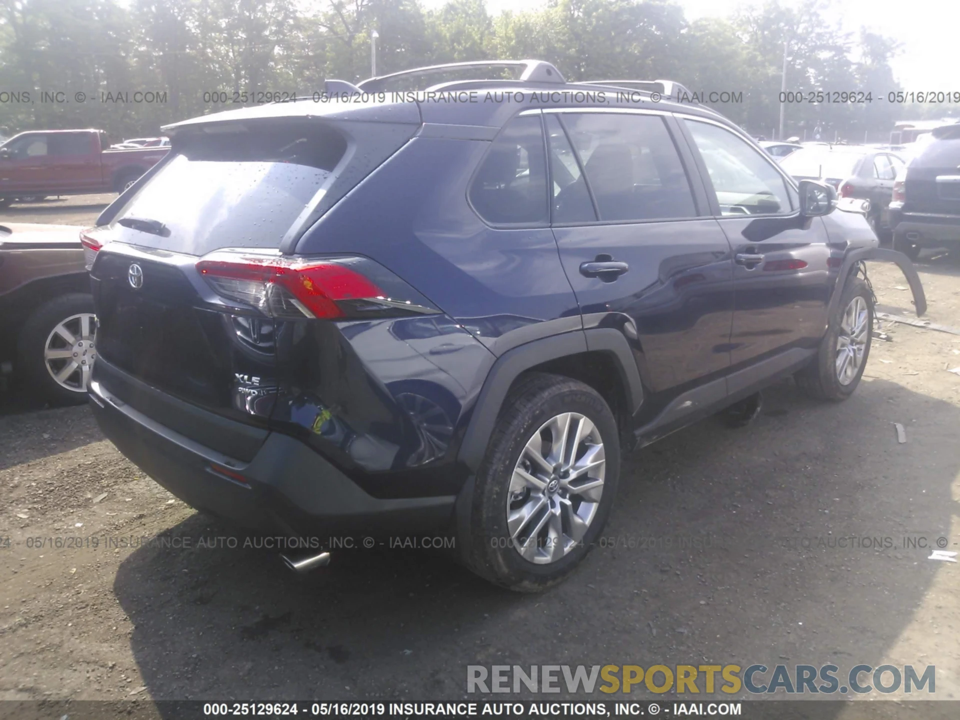 4 Photograph of a damaged car 2T3A1RFVXKW010171 TOYOTA RAV4 2019