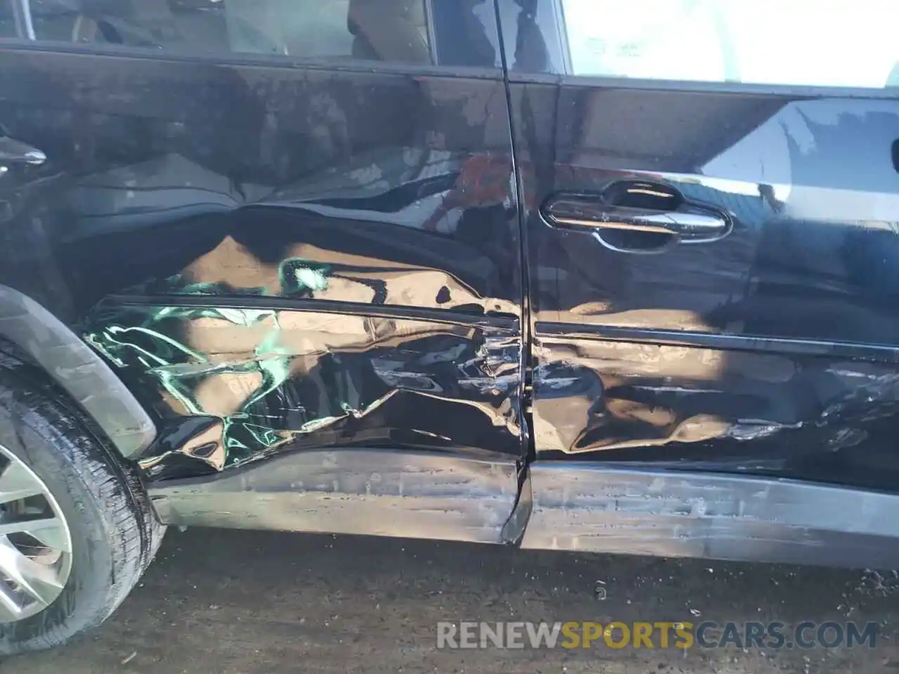 9 Photograph of a damaged car 2T3A1RFVXKW015502 TOYOTA RAV4 2019