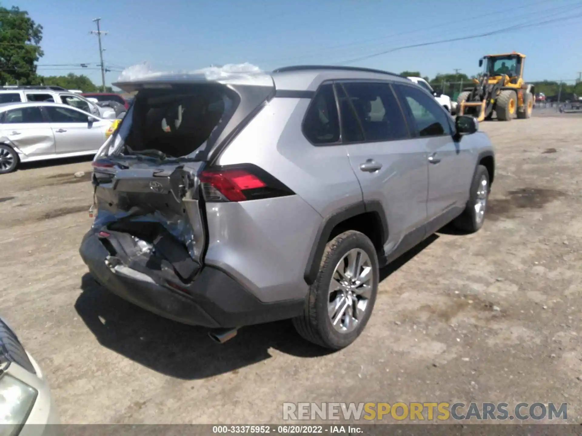 4 Photograph of a damaged car 2T3A1RFVXKW049584 TOYOTA RAV4 2019