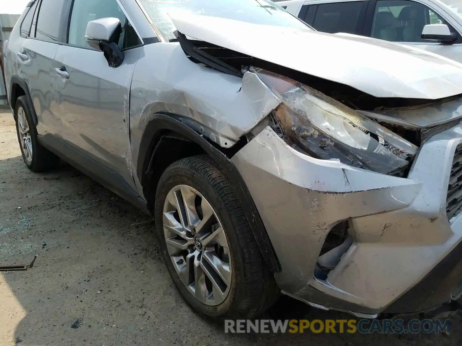 9 Photograph of a damaged car 2T3A1RFVXKW049617 TOYOTA RAV4 2019