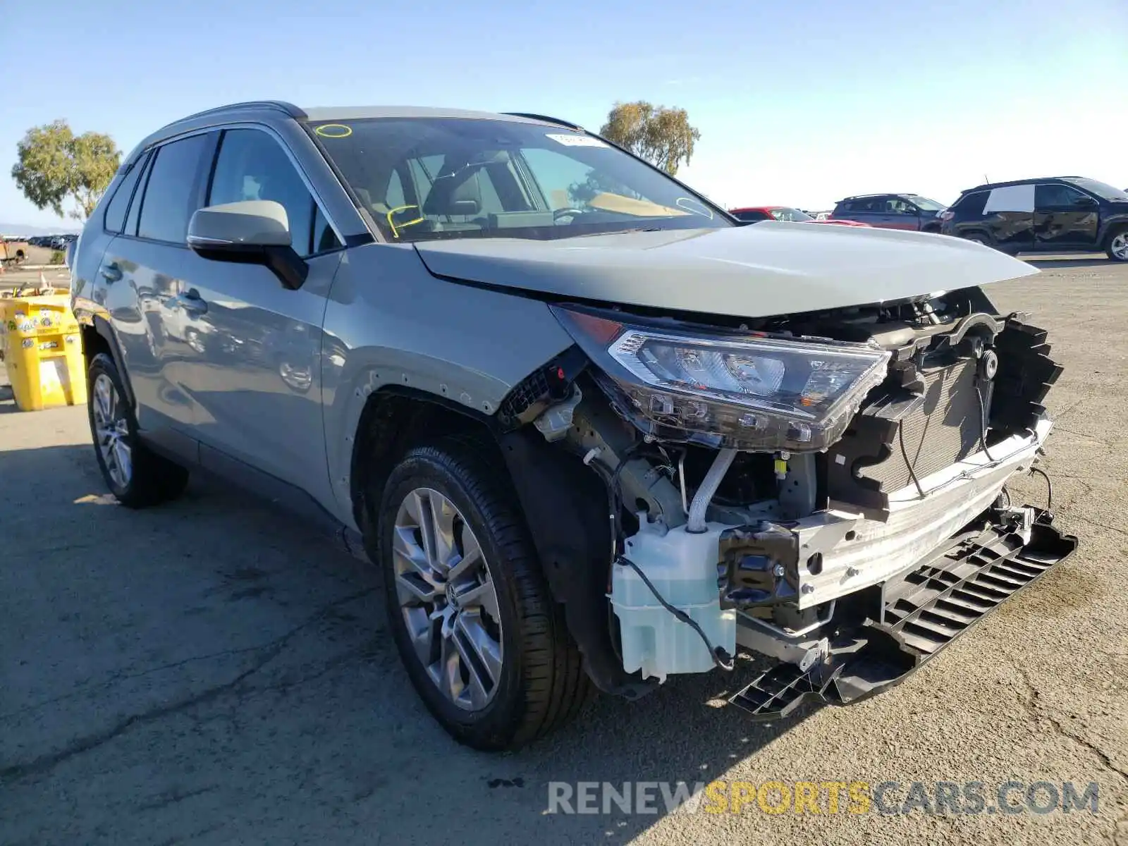 1 Photograph of a damaged car 2T3A1RFVXKW053330 TOYOTA RAV4 2019