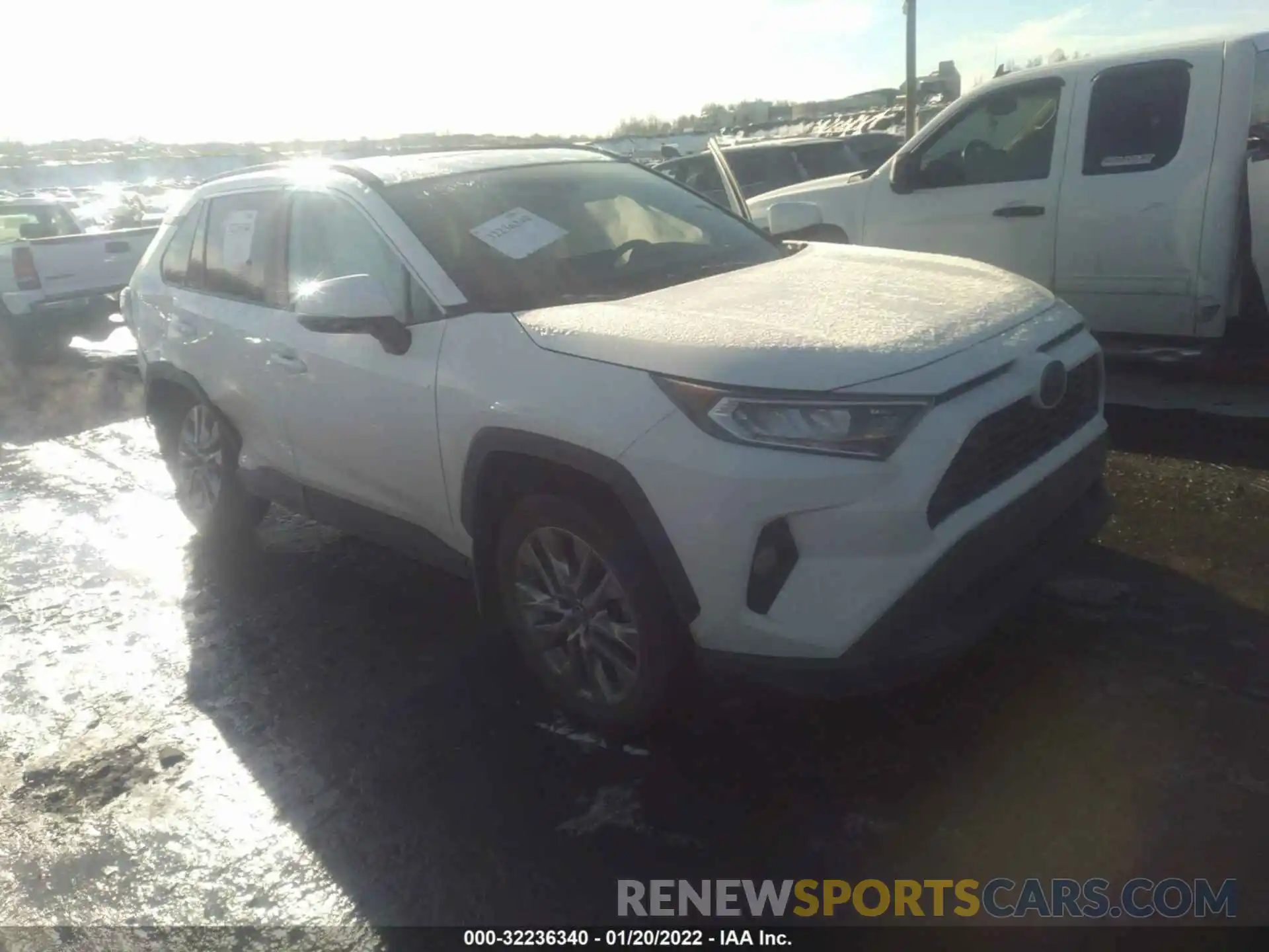 1 Photograph of a damaged car 2T3A1RFVXKW079586 TOYOTA RAV4 2019