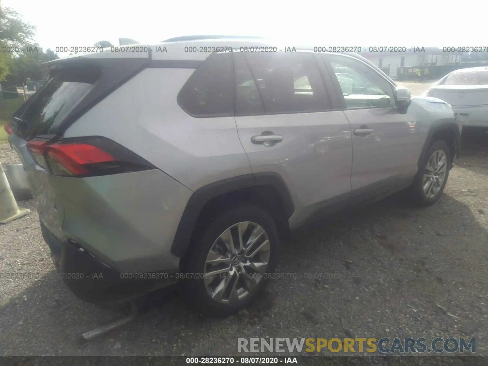 4 Photograph of a damaged car 2T3A1RFVXKW081595 TOYOTA RAV4 2019