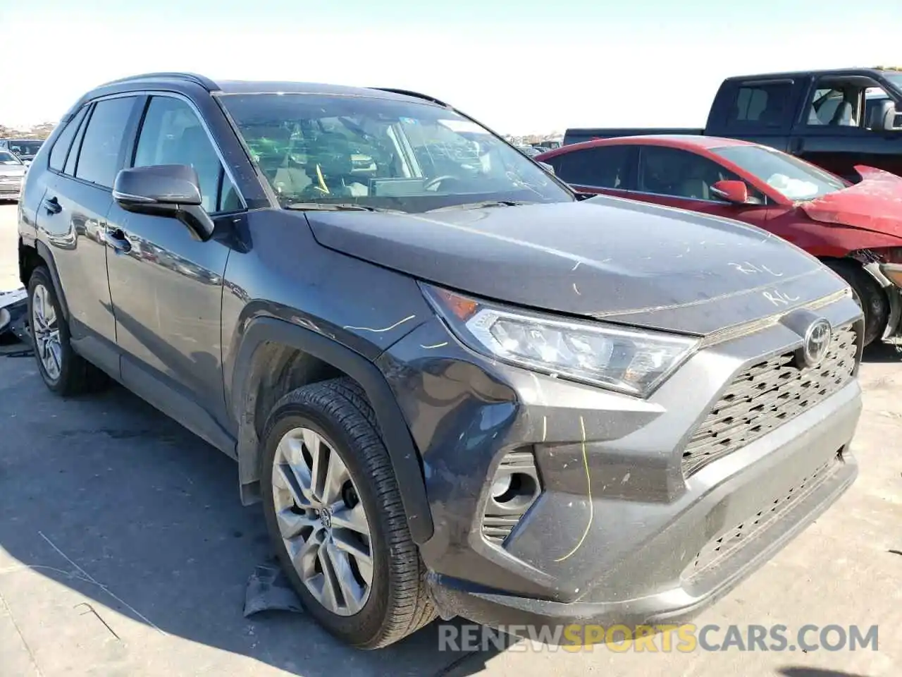 1 Photograph of a damaged car 2T3A1RFVXKW081757 TOYOTA RAV4 2019