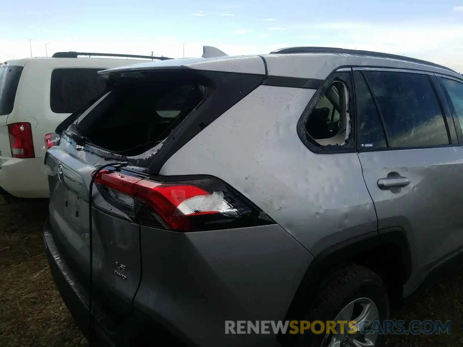 9 Photograph of a damaged car 2T3B1RFV1KW077309 TOYOTA RAV4 2019