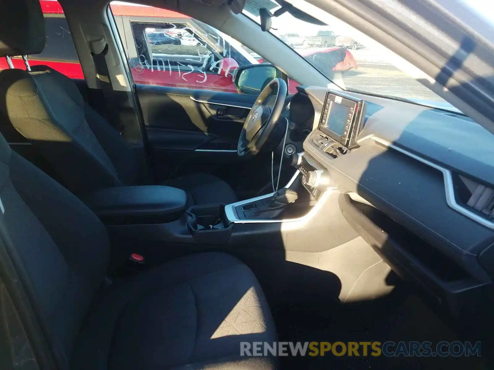 5 Photograph of a damaged car 2T3B1RFV3KW033747 TOYOTA RAV4 2019