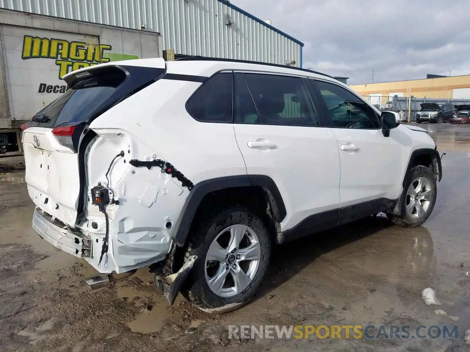 4 Photograph of a damaged car 2T3B1RFV5KW067091 TOYOTA RAV4 2019