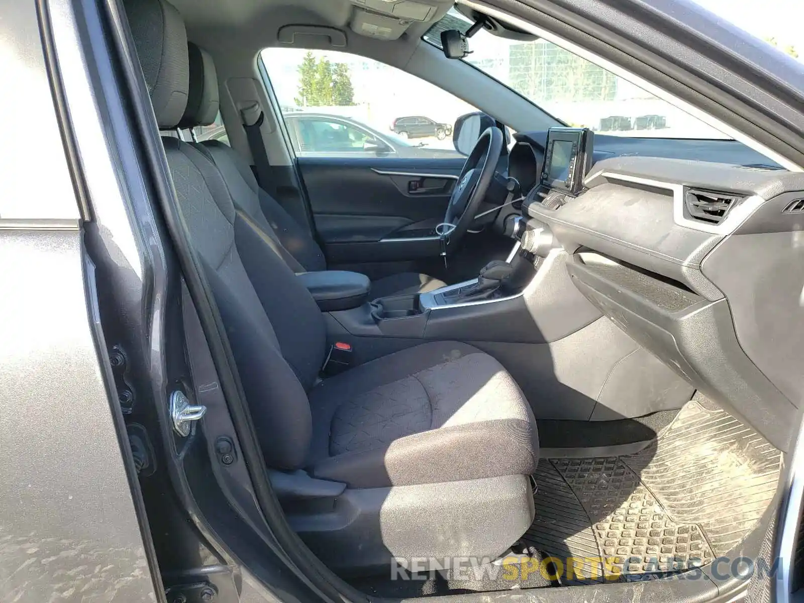 5 Photograph of a damaged car 2T3B1RFV8KW079302 TOYOTA RAV4 2019