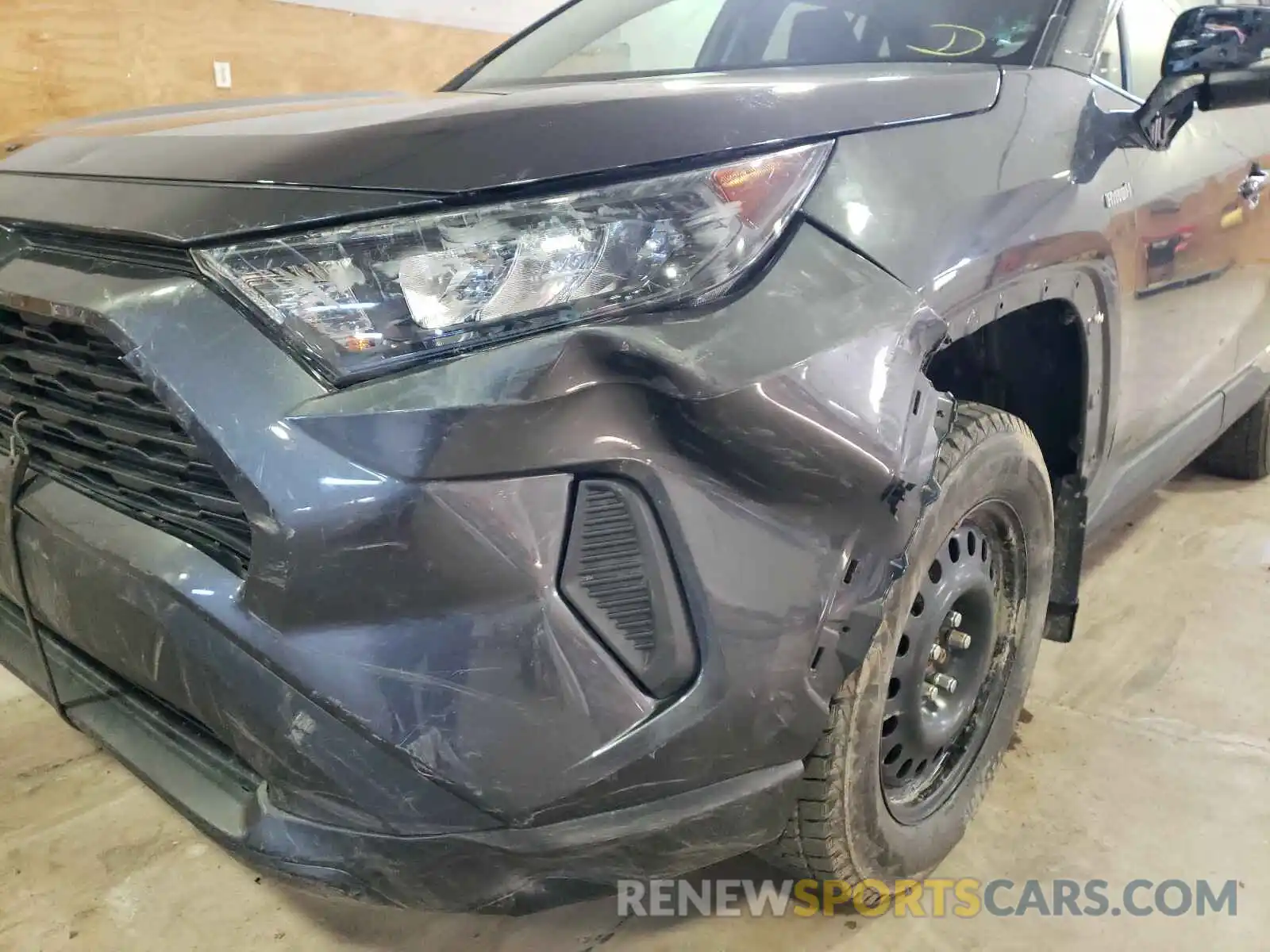 9 Photograph of a damaged car 2T3BWRFV4KW009006 TOYOTA RAV4 2019