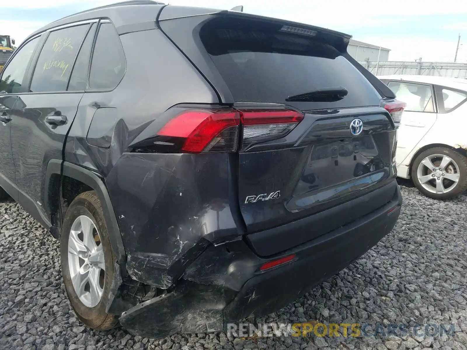 9 Photograph of a damaged car 2T3BWRFV6KW001277 TOYOTA RAV4 2019