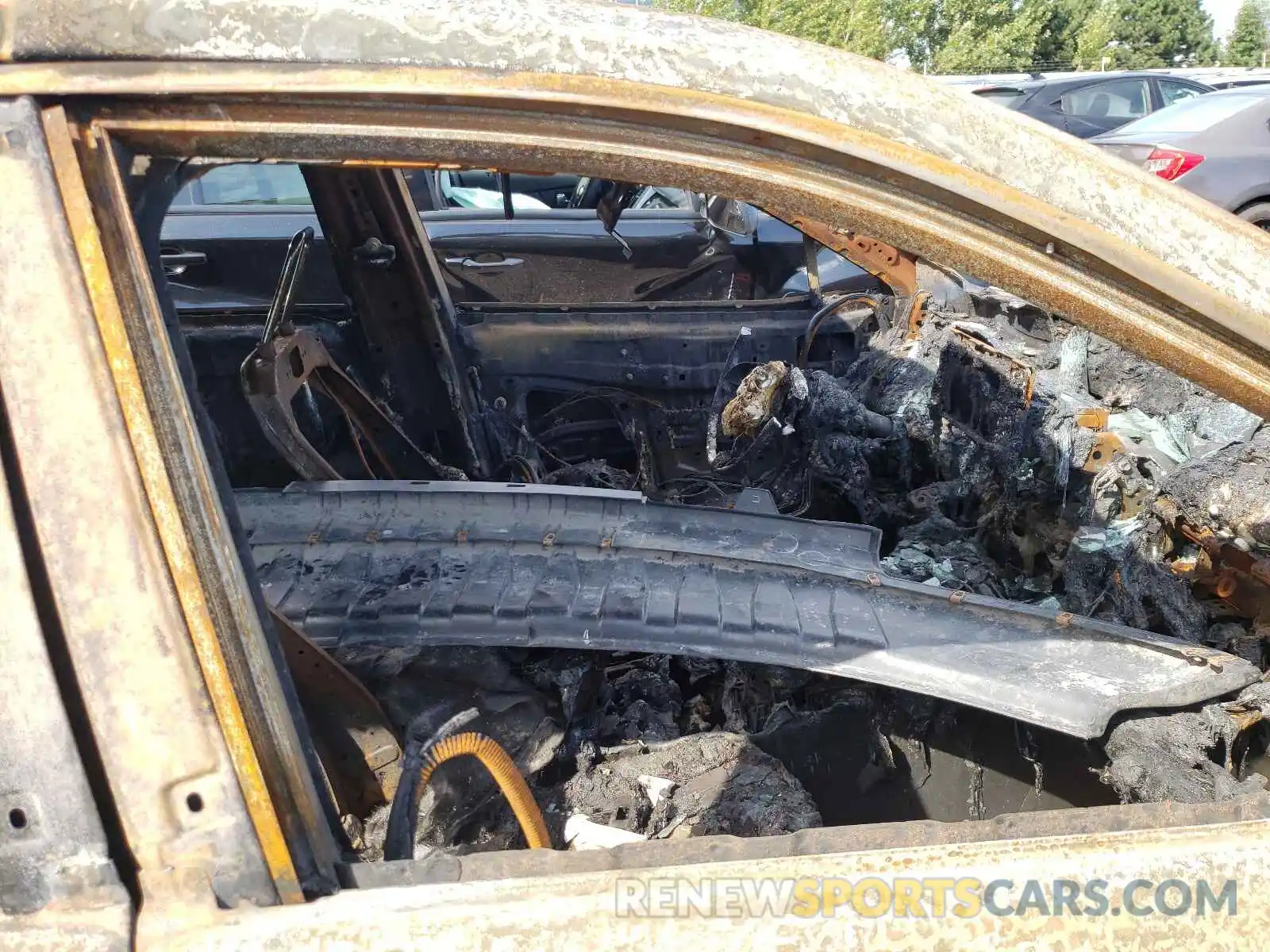 5 Photograph of a damaged car 2T3BWRFV9KW004805 TOYOTA RAV4 2019