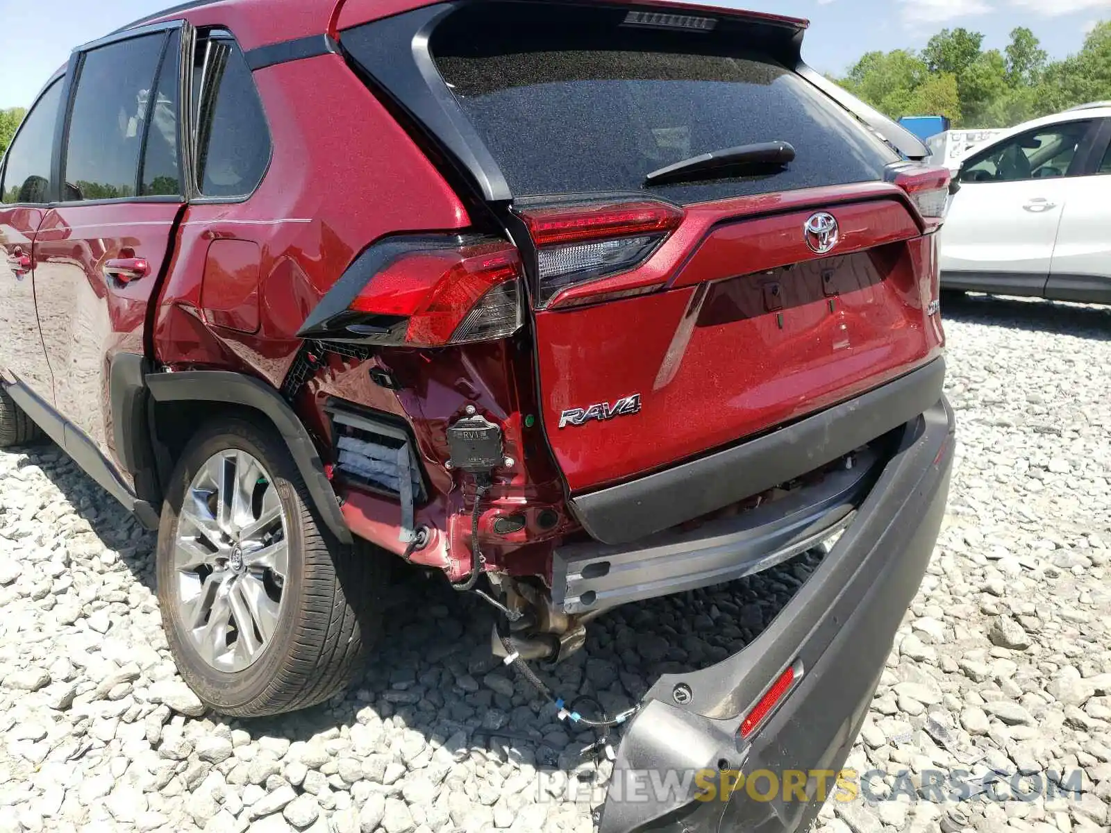 9 Photograph of a damaged car 2T3C1RFV0KC001845 TOYOTA RAV4 2019