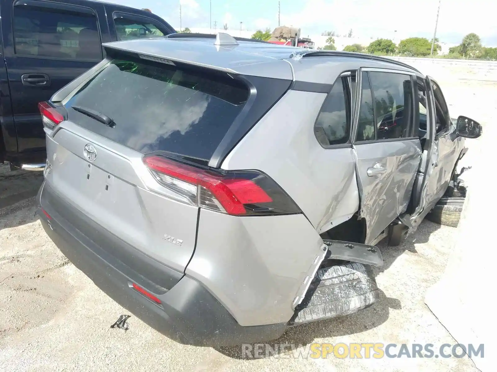 4 Photograph of a damaged car 2T3C1RFV0KC010254 TOYOTA RAV4 2019