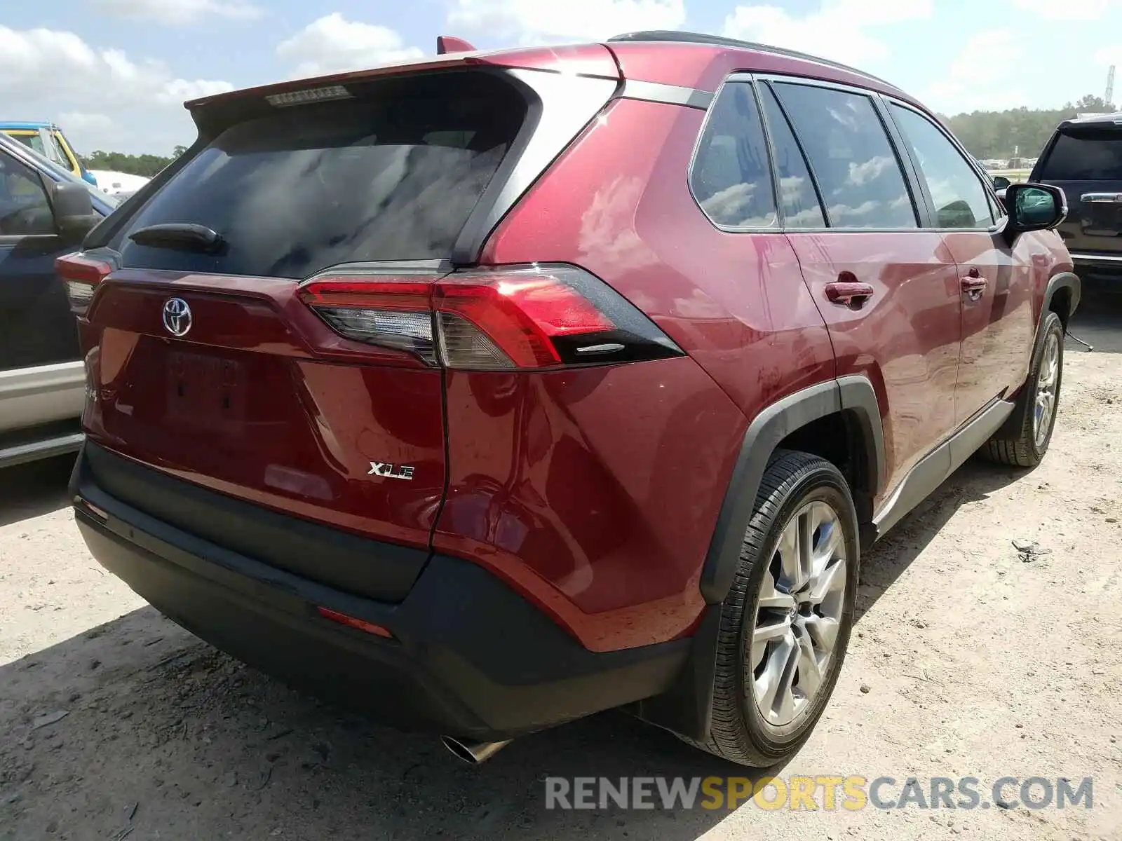 4 Photograph of a damaged car 2T3C1RFV0KC021142 TOYOTA RAV4 2019