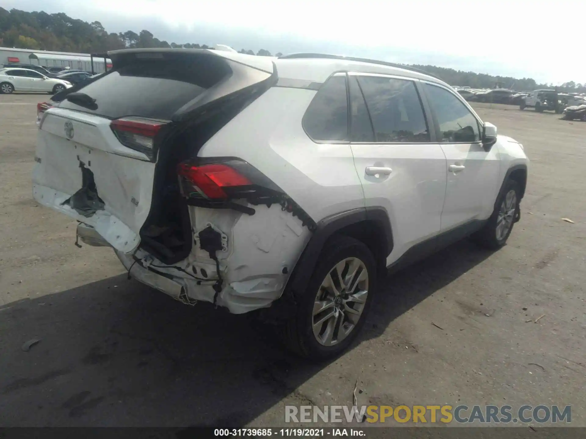 4 Photograph of a damaged car 2T3C1RFV0KC022923 TOYOTA RAV4 2019