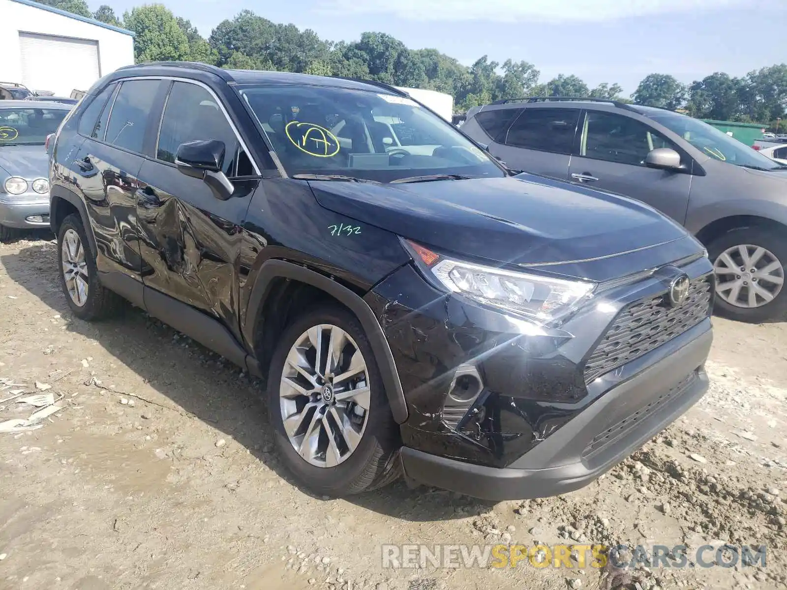 1 Photograph of a damaged car 2T3C1RFV0KC026390 TOYOTA RAV4 2019