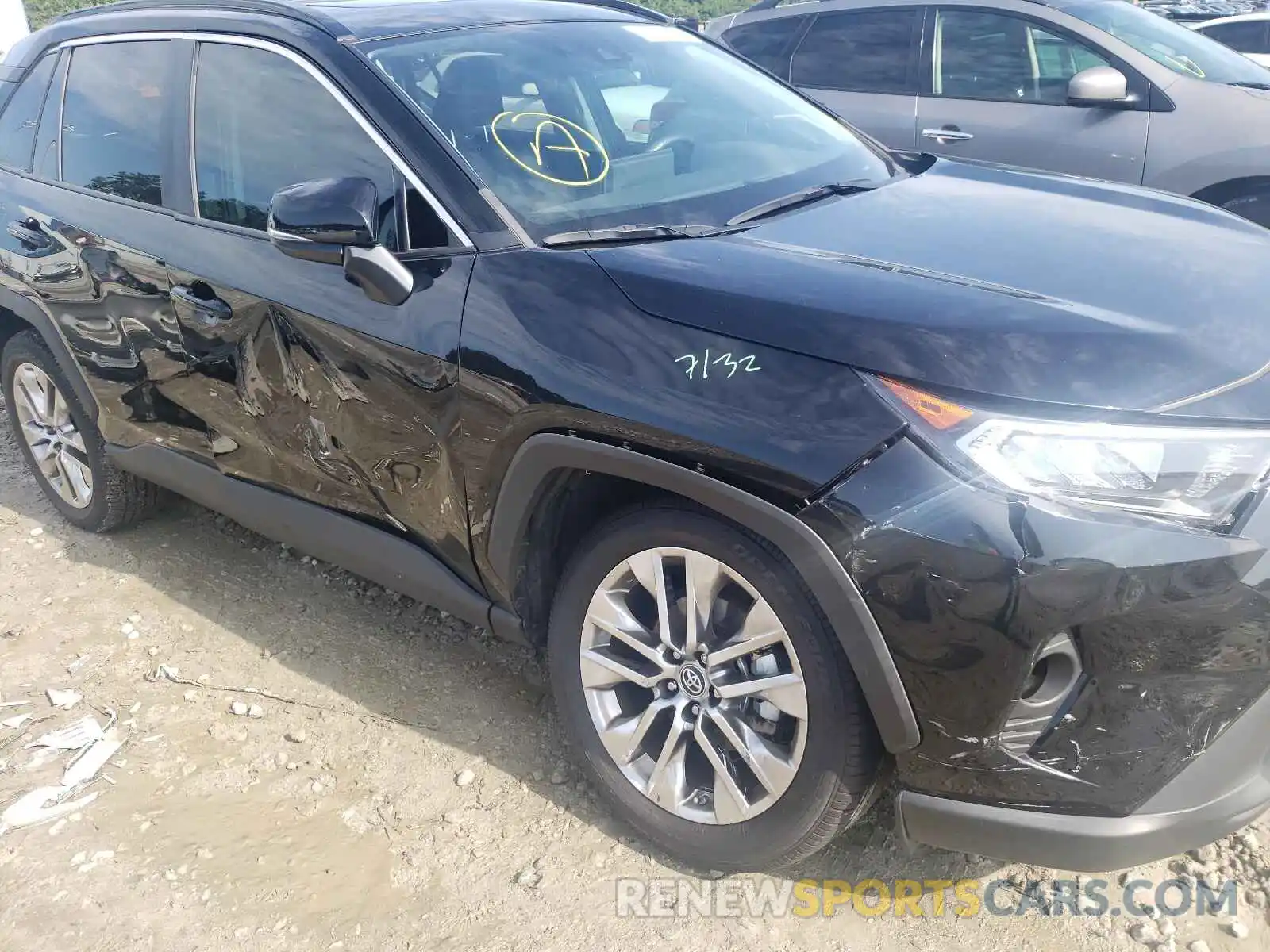 9 Photograph of a damaged car 2T3C1RFV0KC026390 TOYOTA RAV4 2019