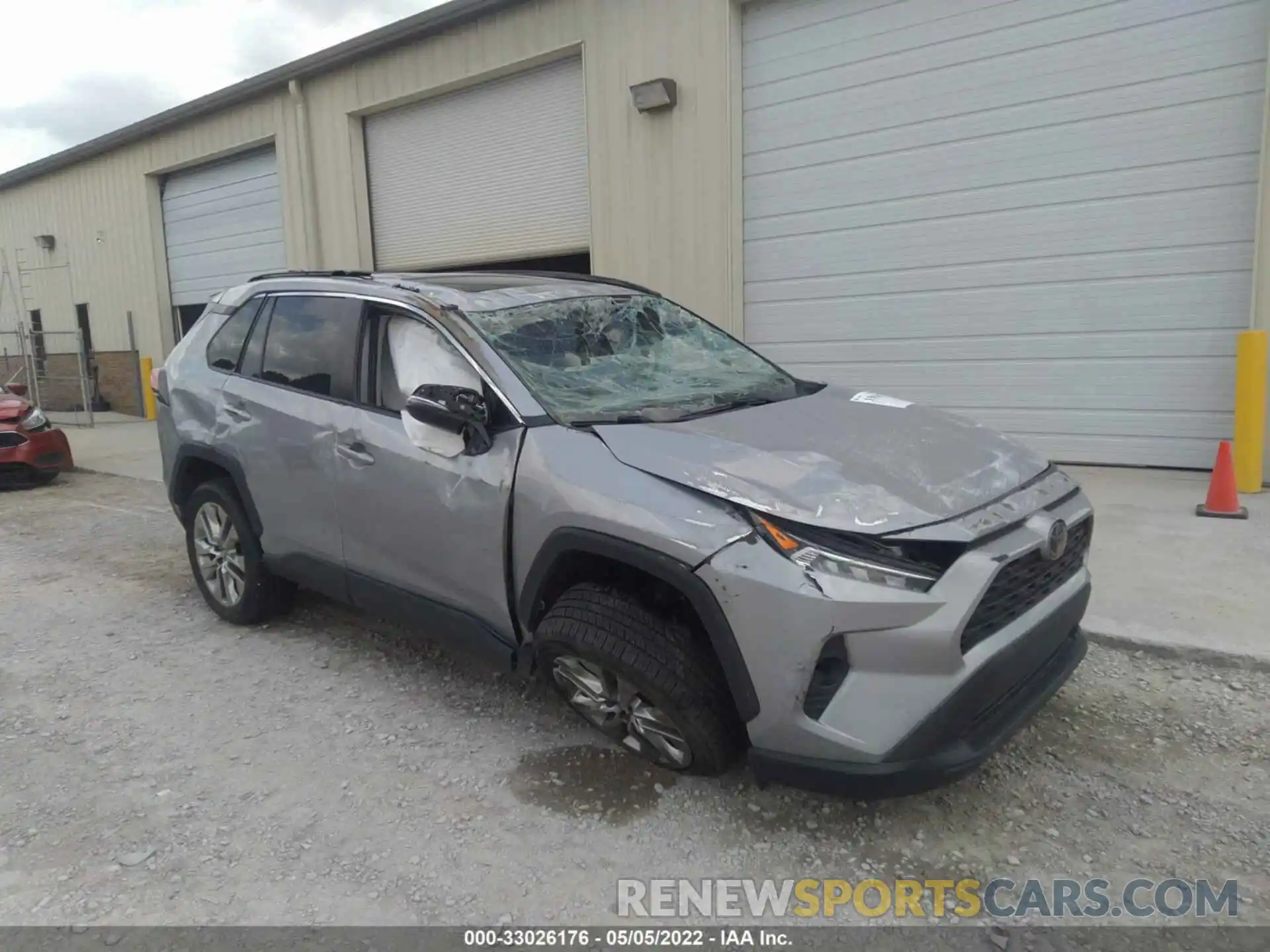 1 Photograph of a damaged car 2T3C1RFV0KW018921 TOYOTA RAV4 2019