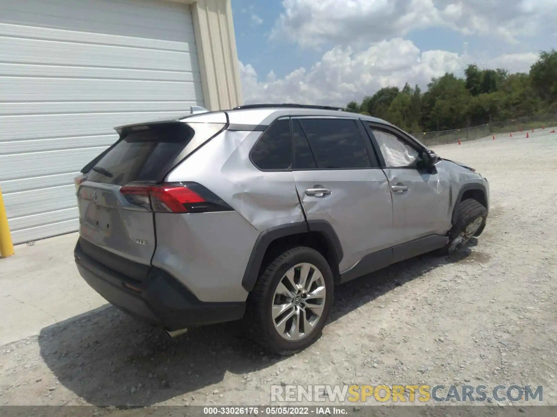 4 Photograph of a damaged car 2T3C1RFV0KW018921 TOYOTA RAV4 2019