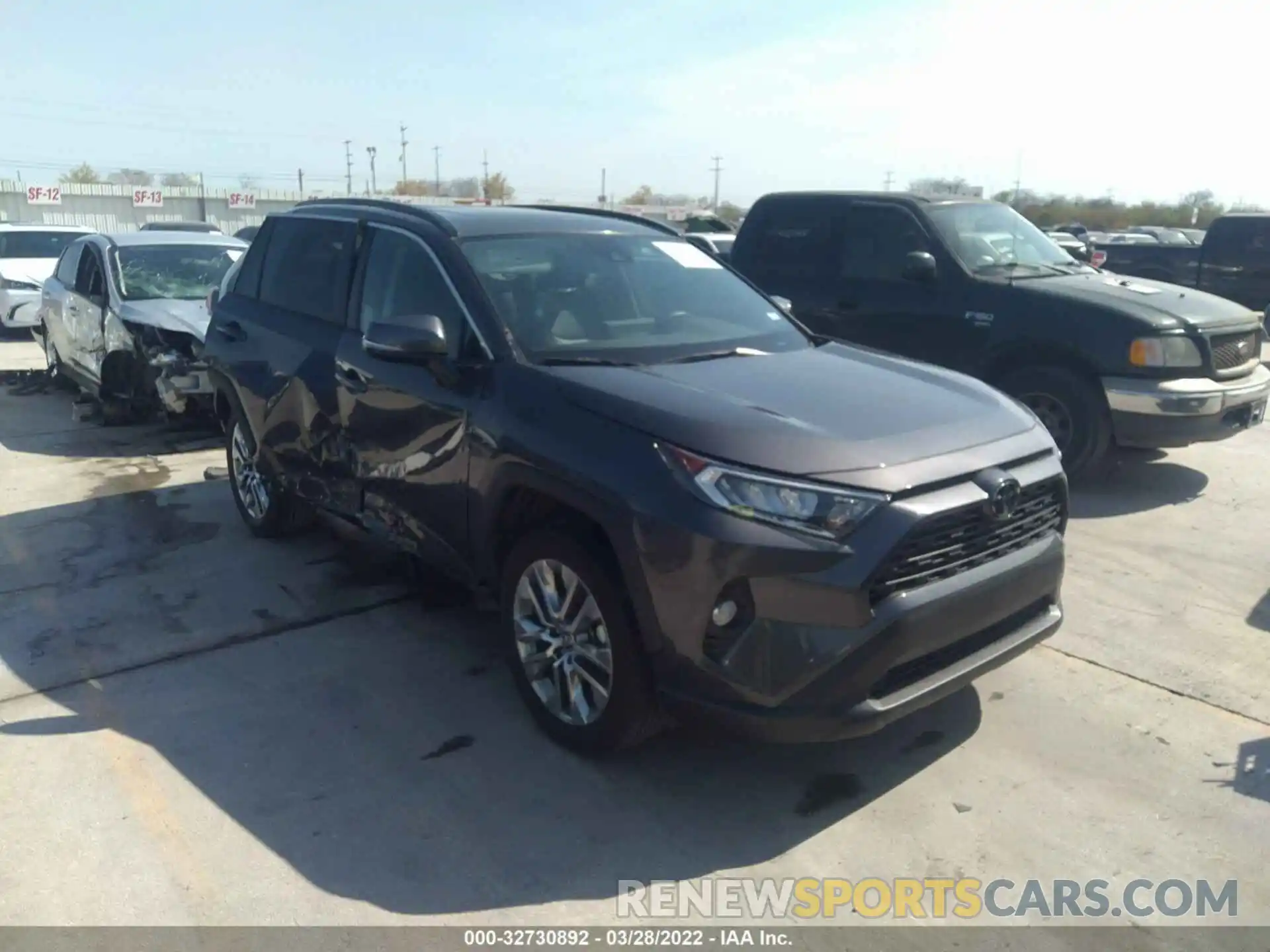 1 Фотография поврежденного автомобиля 2T3C1RFV0KW023424 TOYOTA RAV4 2019