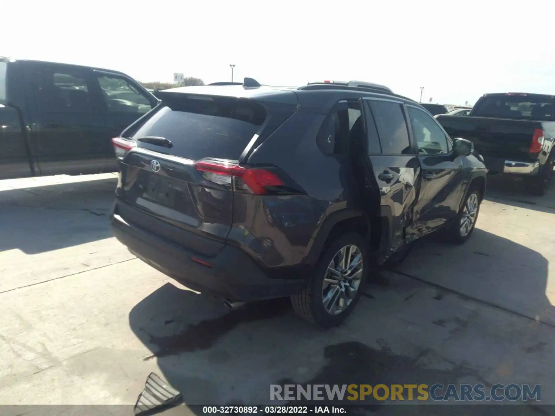 4 Photograph of a damaged car 2T3C1RFV0KW023424 TOYOTA RAV4 2019