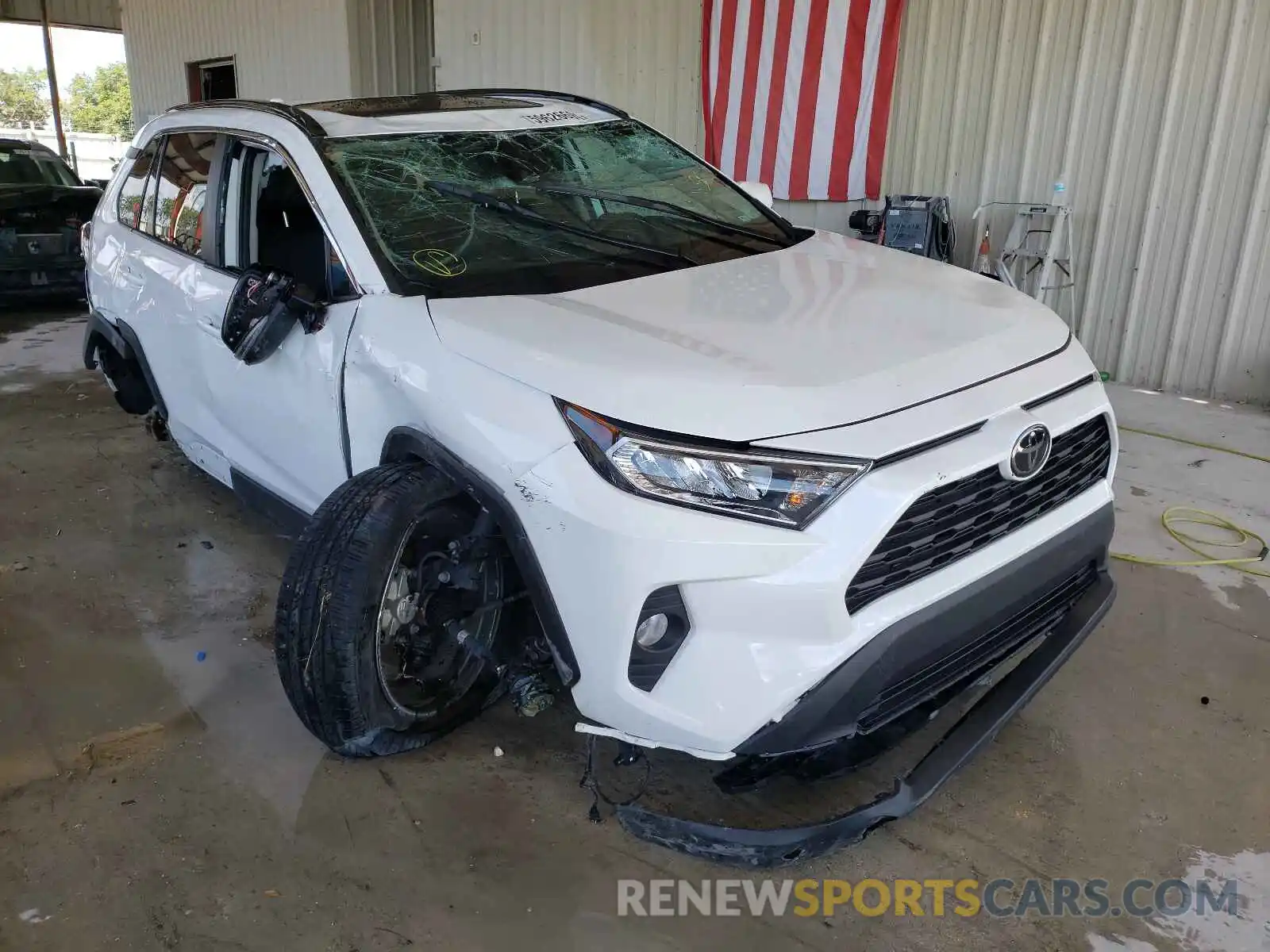 1 Photograph of a damaged car 2T3C1RFV0KW032513 TOYOTA RAV4 2019