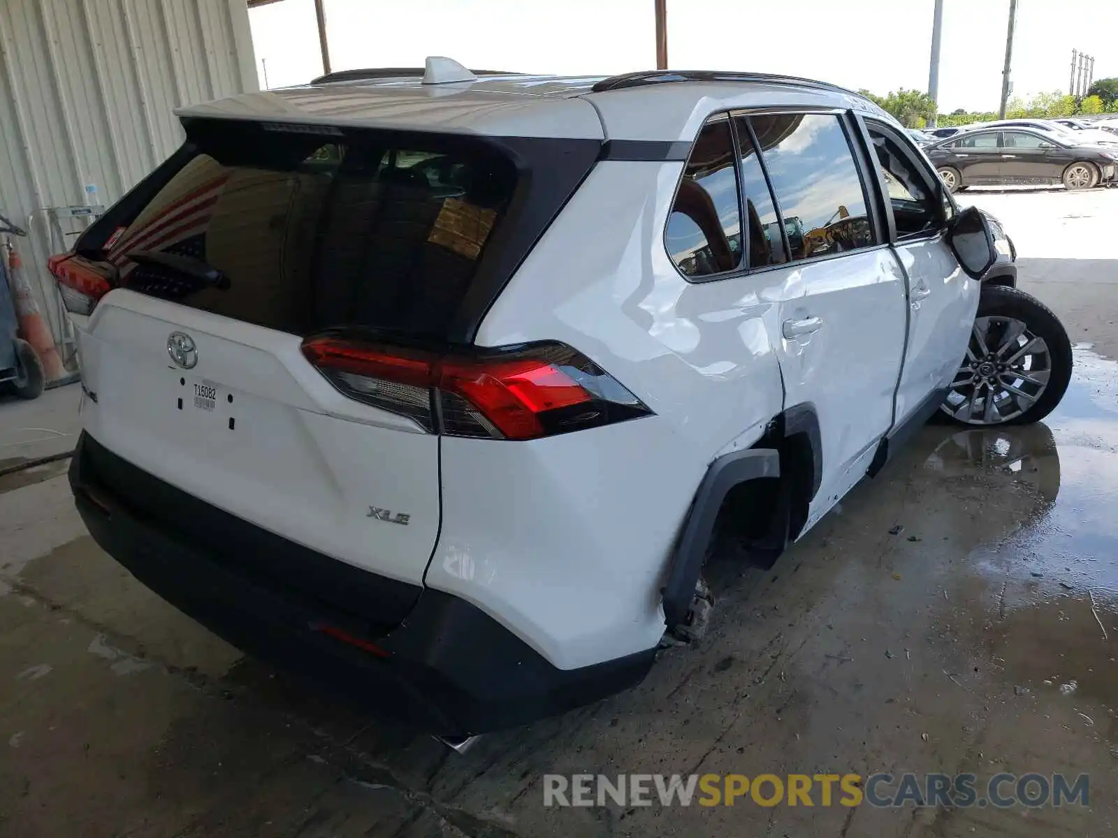 4 Photograph of a damaged car 2T3C1RFV0KW032513 TOYOTA RAV4 2019