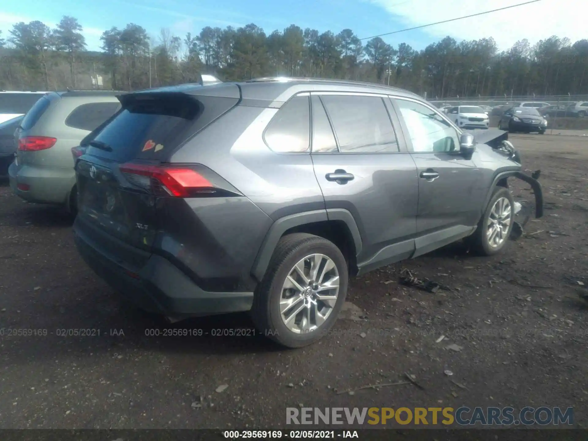 4 Photograph of a damaged car 2T3C1RFV0KW049280 TOYOTA RAV4 2019