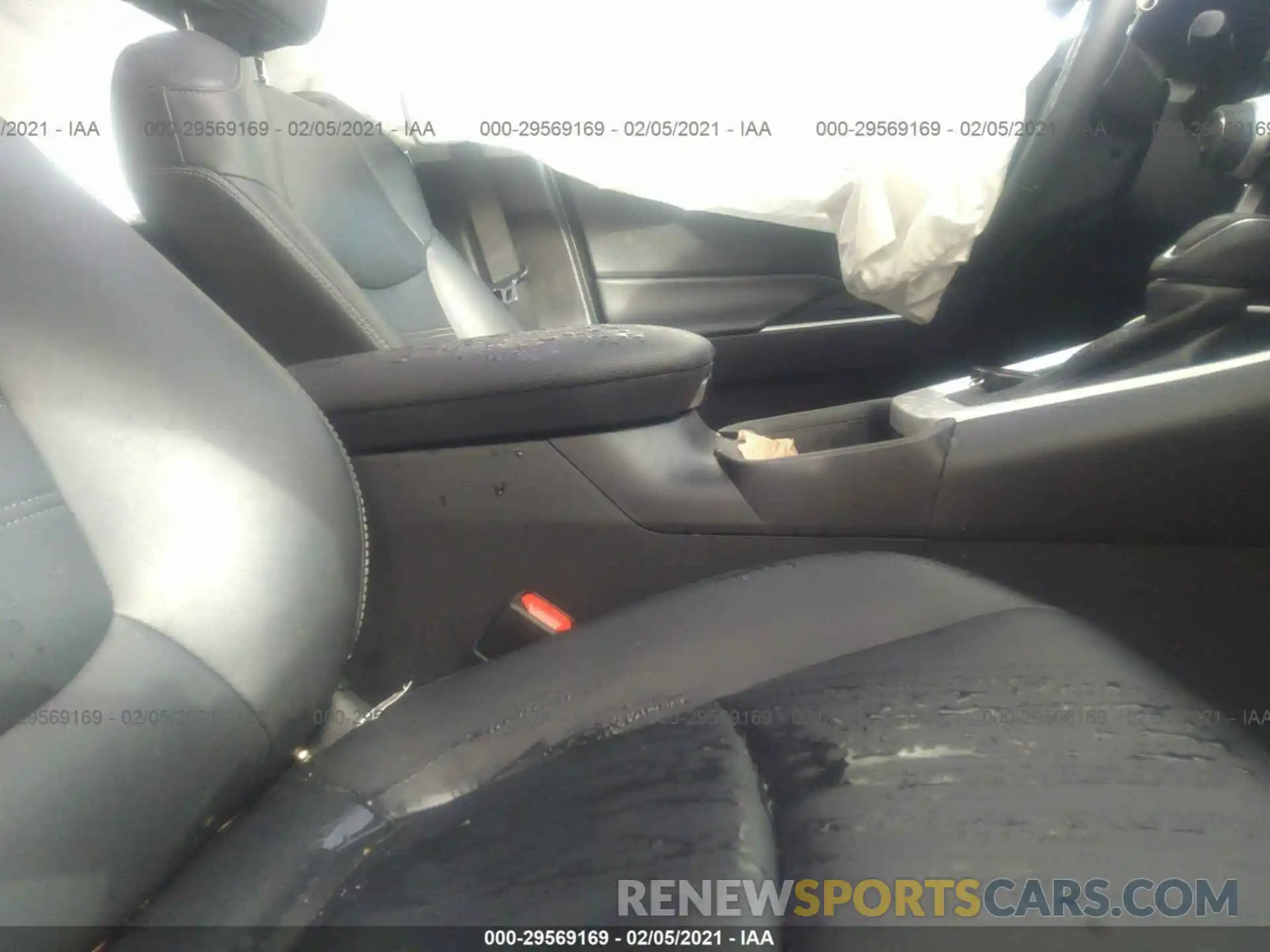 5 Photograph of a damaged car 2T3C1RFV0KW049280 TOYOTA RAV4 2019