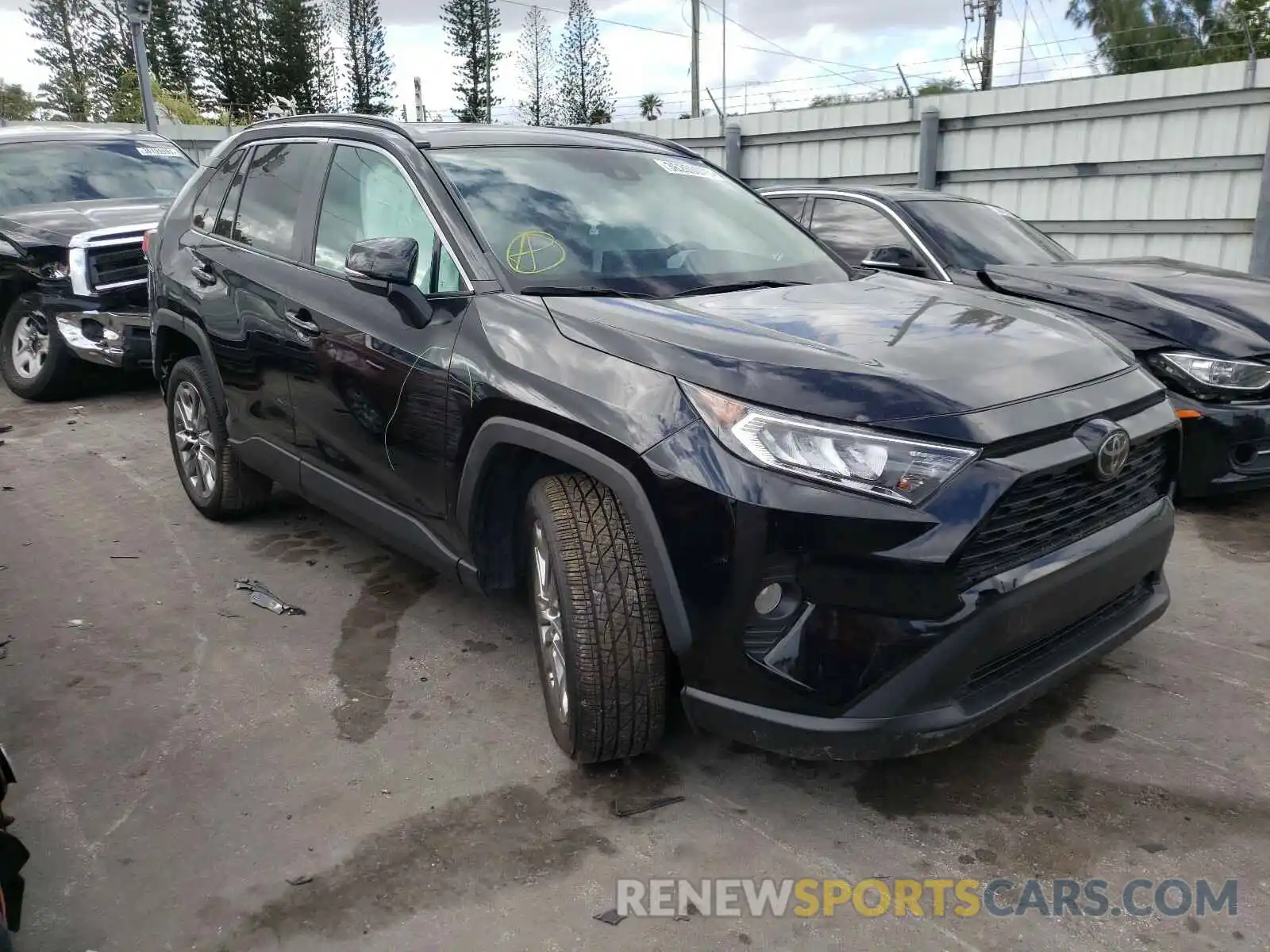 1 Photograph of a damaged car 2T3C1RFV0KW049893 TOYOTA RAV4 2019