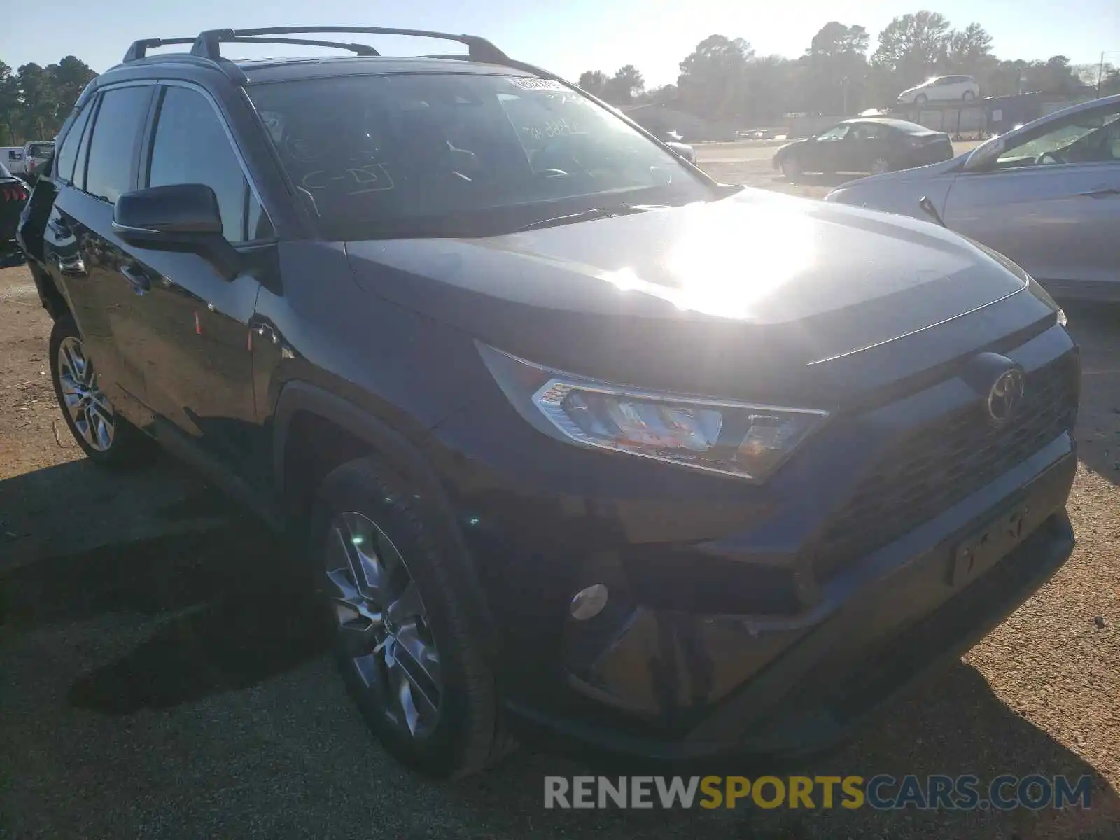 1 Photograph of a damaged car 2T3C1RFV1KC033218 TOYOTA RAV4 2019