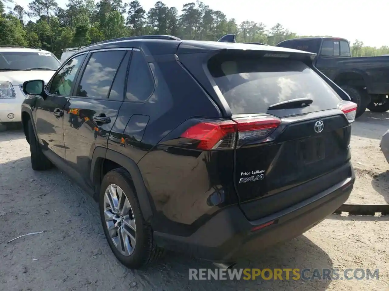 3 Photograph of a damaged car 2T3C1RFV1KW006681 TOYOTA RAV4 2019