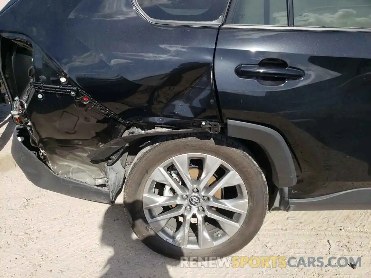 9 Photograph of a damaged car 2T3C1RFV1KW006681 TOYOTA RAV4 2019