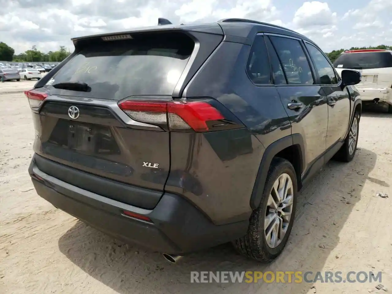 4 Photograph of a damaged car 2T3C1RFV1KW024422 TOYOTA RAV4 2019