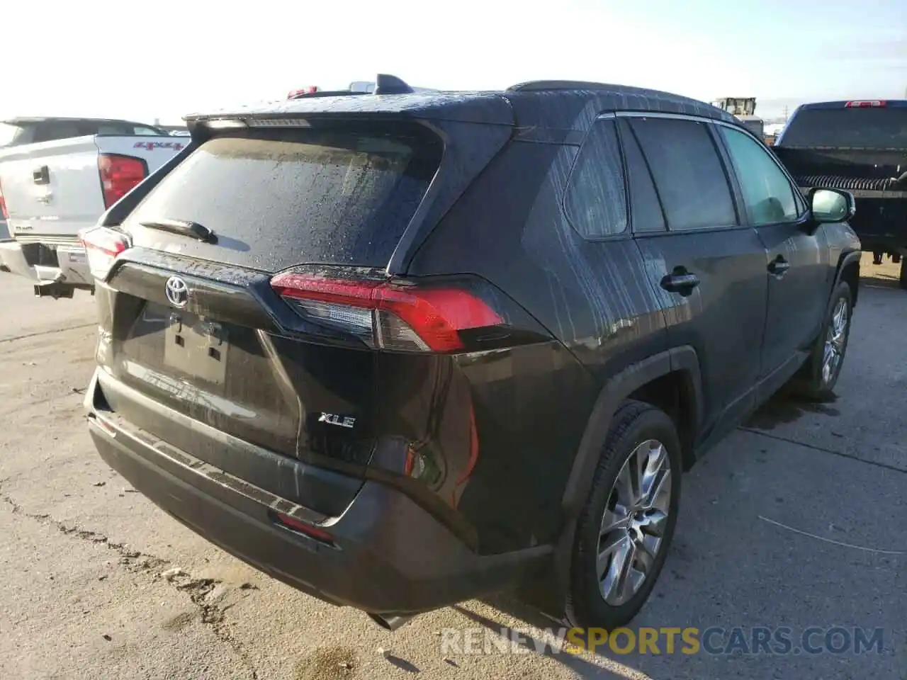 4 Photograph of a damaged car 2T3C1RFV1KW028857 TOYOTA RAV4 2019