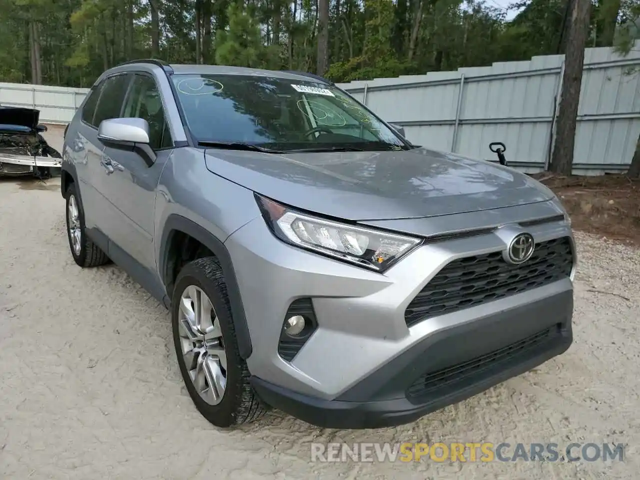 1 Photograph of a damaged car 2T3C1RFV1KW048378 TOYOTA RAV4 2019