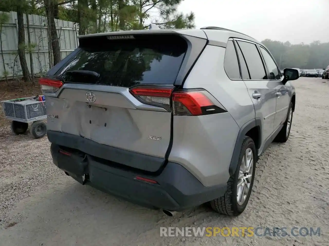 4 Photograph of a damaged car 2T3C1RFV1KW048378 TOYOTA RAV4 2019