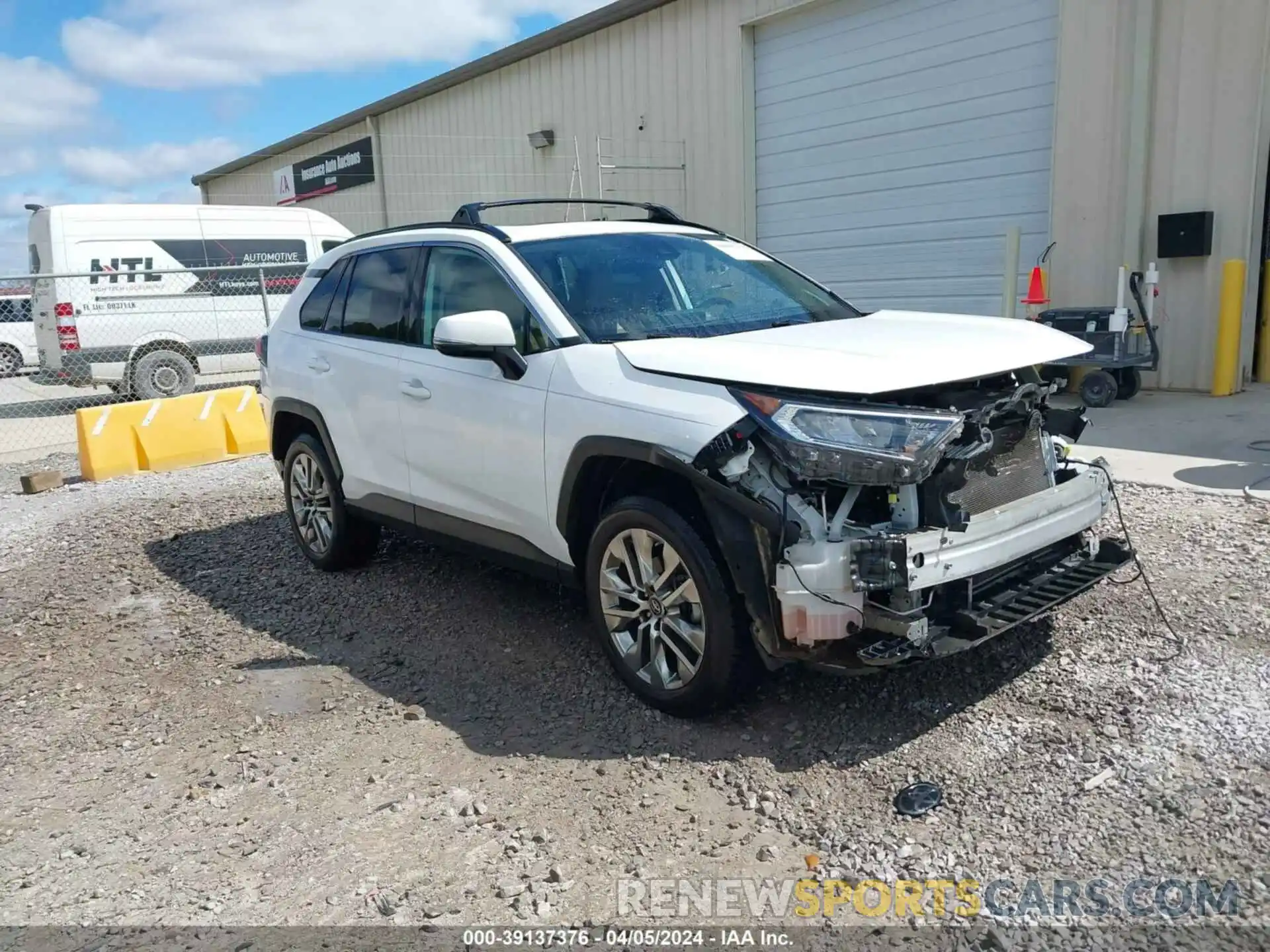 1 Photograph of a damaged car 2T3C1RFV2KC018307 TOYOTA RAV4 2019