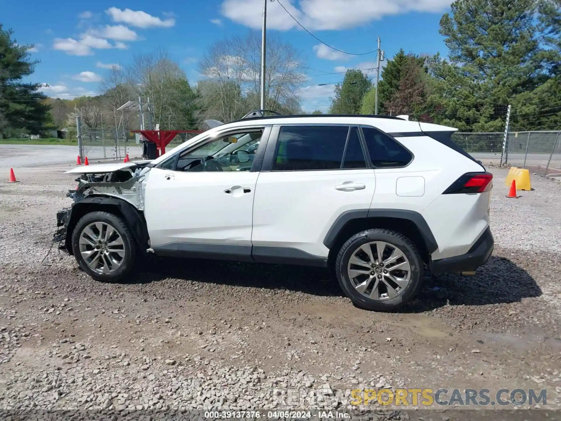 15 Photograph of a damaged car 2T3C1RFV2KC018307 TOYOTA RAV4 2019