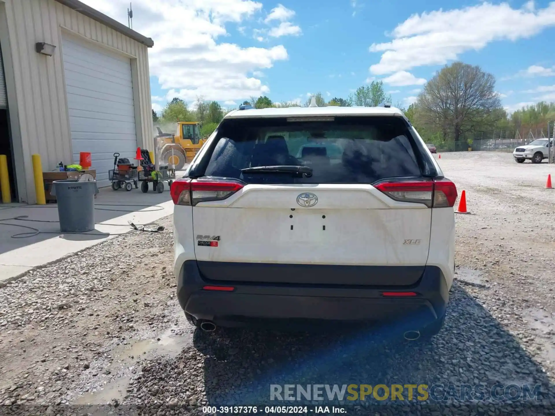 17 Photograph of a damaged car 2T3C1RFV2KC018307 TOYOTA RAV4 2019