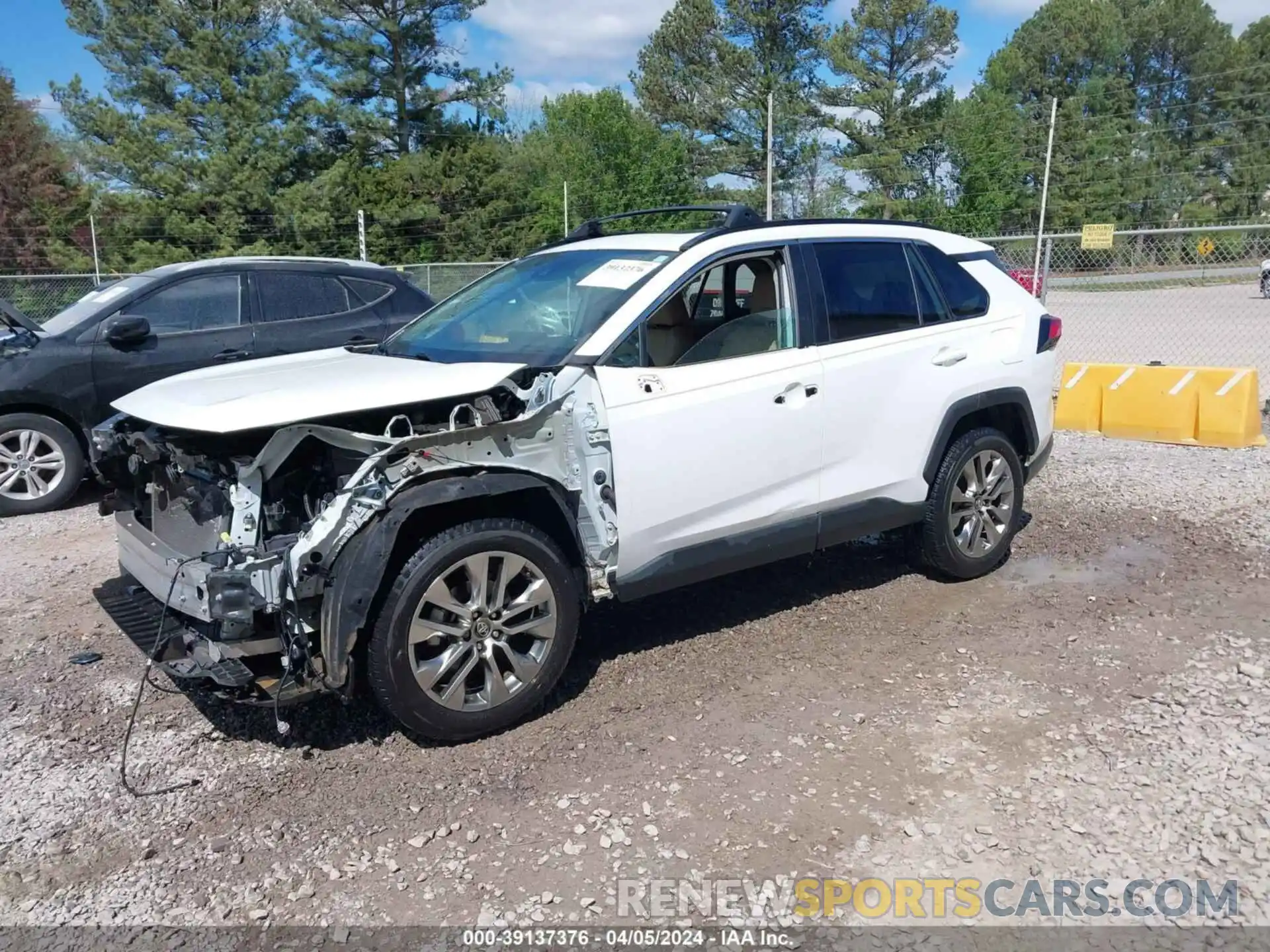 2 Photograph of a damaged car 2T3C1RFV2KC018307 TOYOTA RAV4 2019