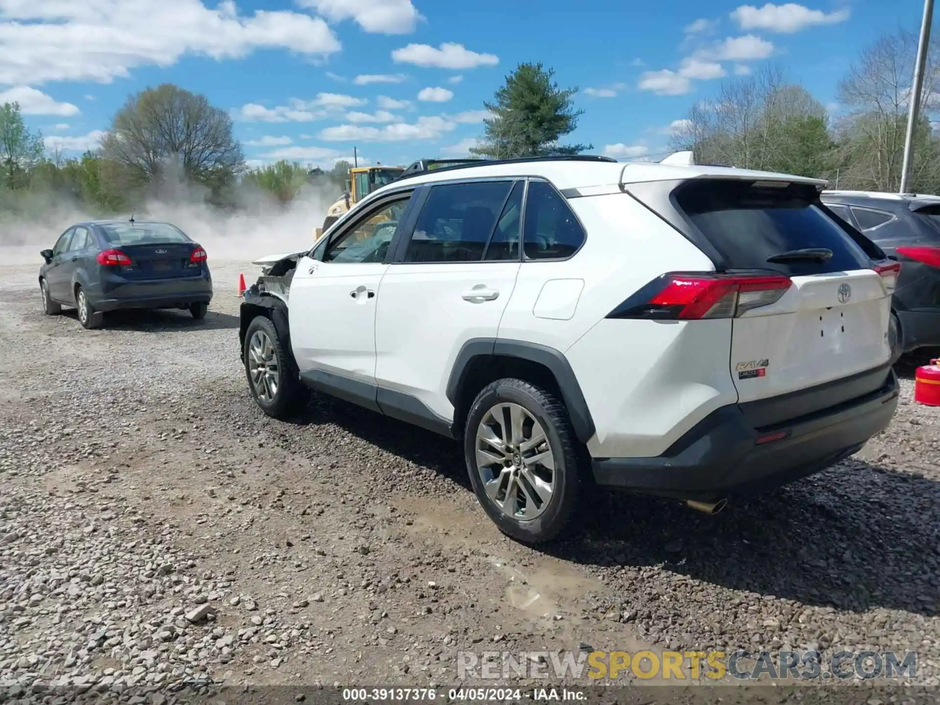 3 Photograph of a damaged car 2T3C1RFV2KC018307 TOYOTA RAV4 2019