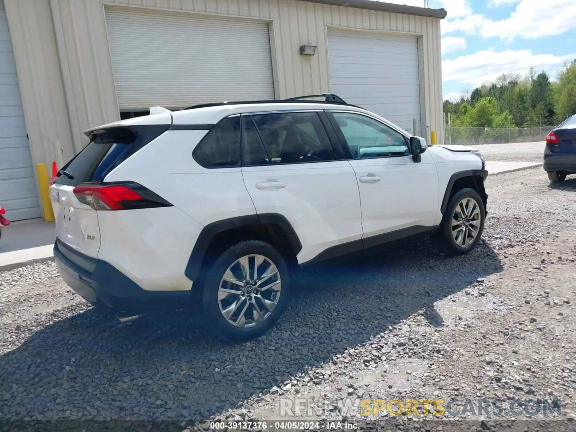 4 Photograph of a damaged car 2T3C1RFV2KC018307 TOYOTA RAV4 2019