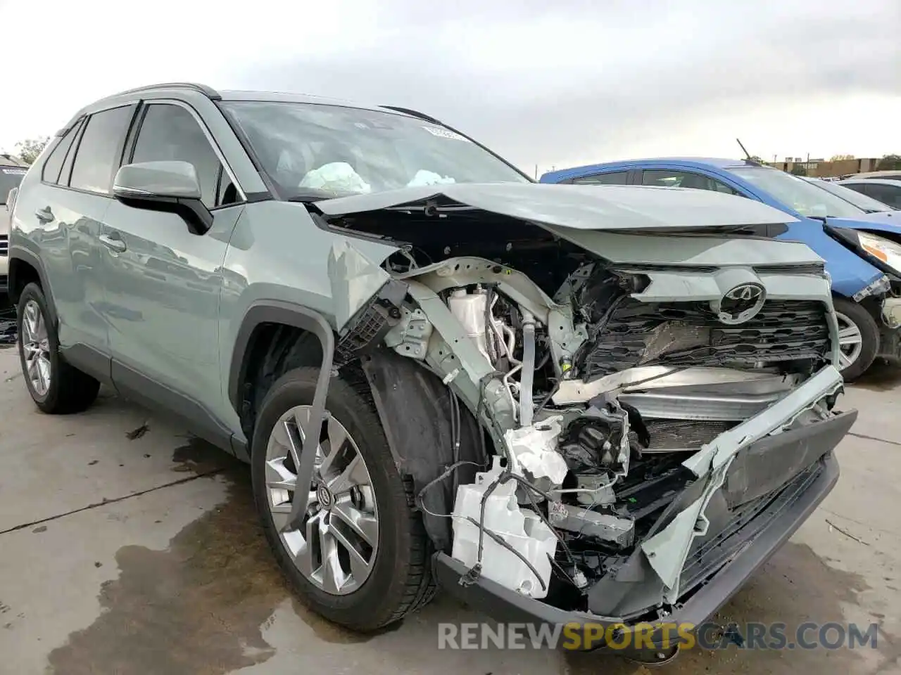 1 Фотография поврежденного автомобиля 2T3C1RFV2KC028349 TOYOTA RAV4 2019